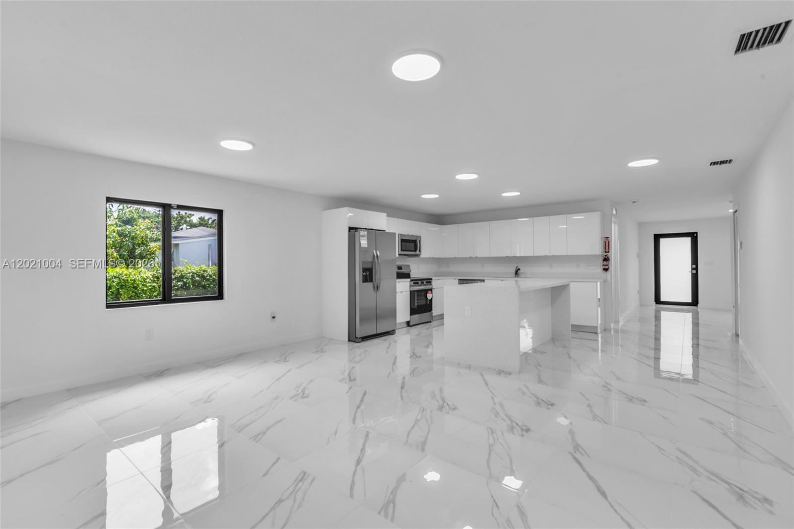 152 NW 18th St