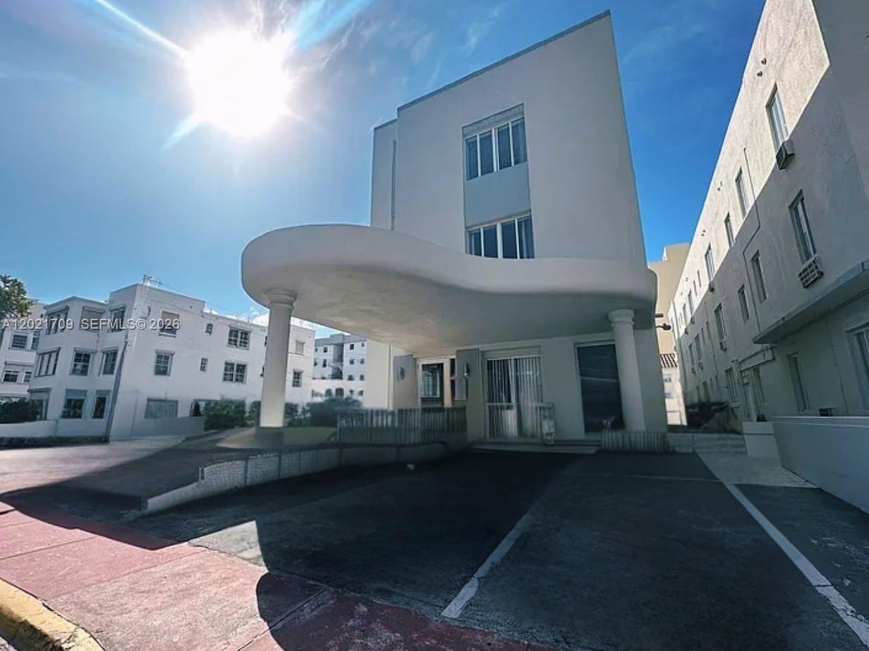 3700 Collins Ave # 306 Unit: S-306