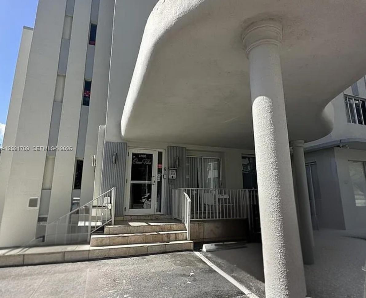 3700 Collins Ave # 306 Unit: S-306