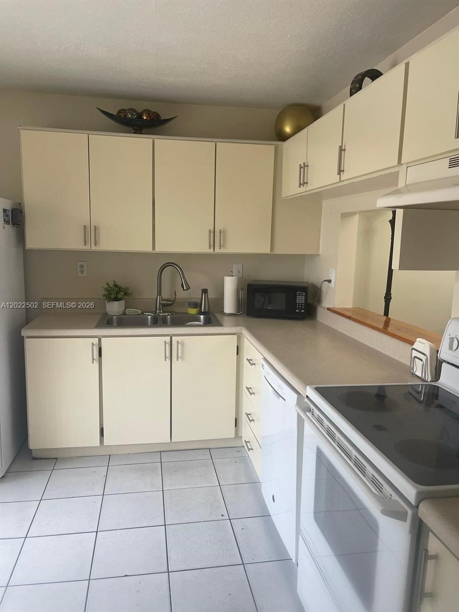 9880 Hammocks Blvd # 43 Unit: 101-43