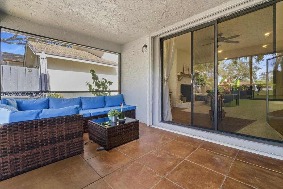 575 Lakeside Cir