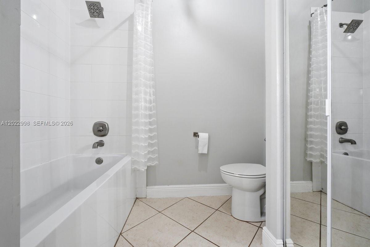 575 Lakeside Cir