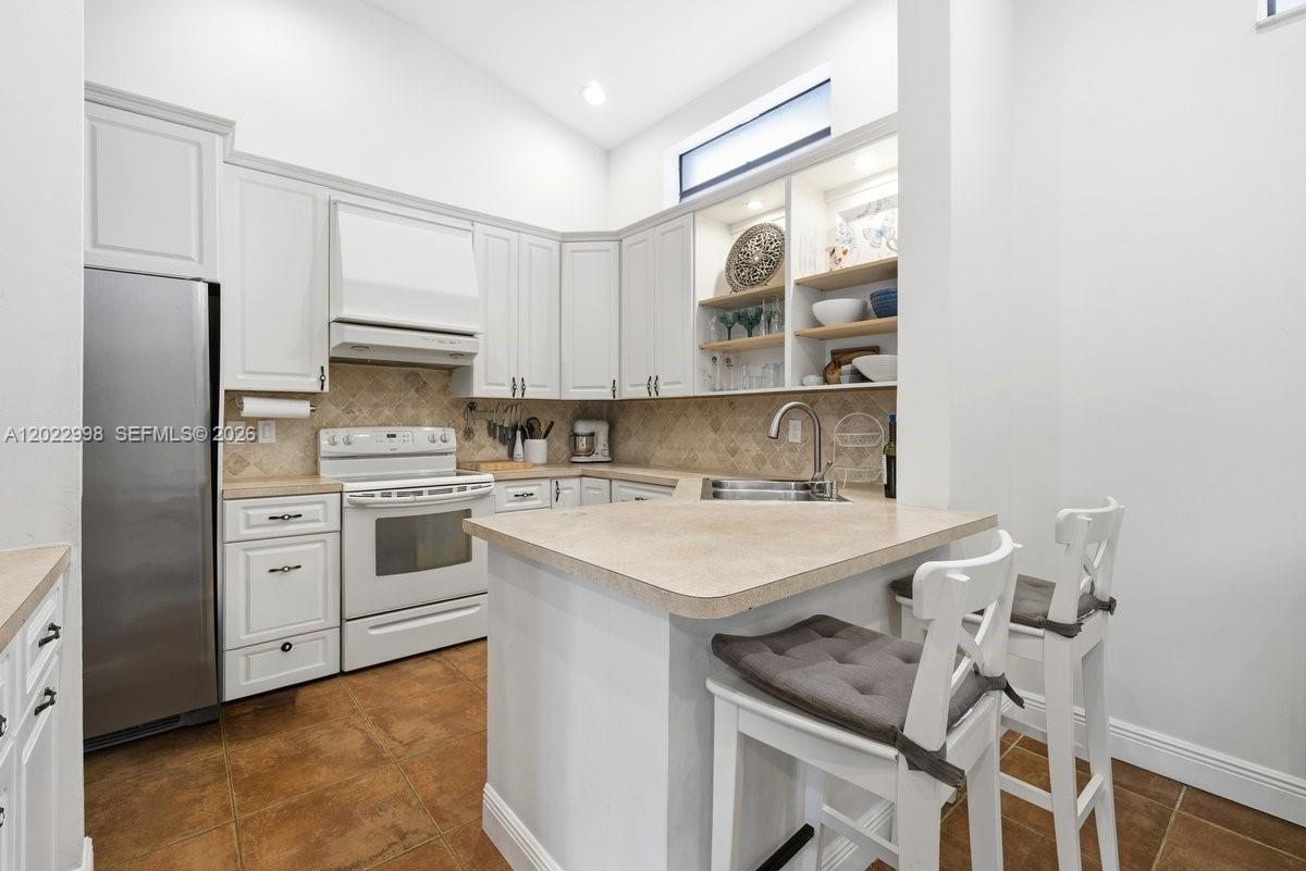 575 Lakeside Cir