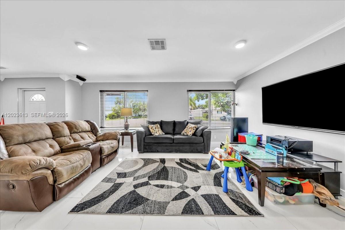 5260 SW 10th Ct