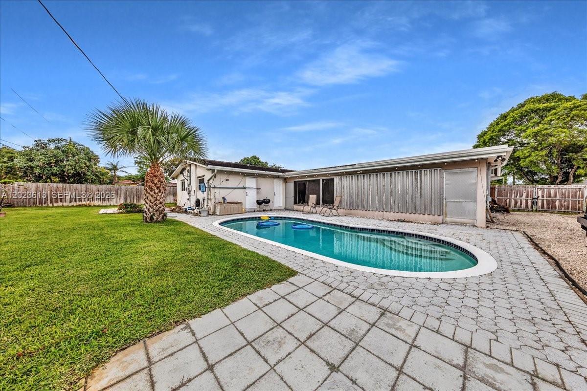 5260 SW 10th Ct