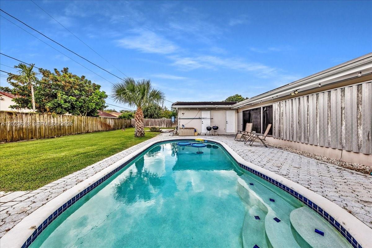 5260 SW 10th Ct