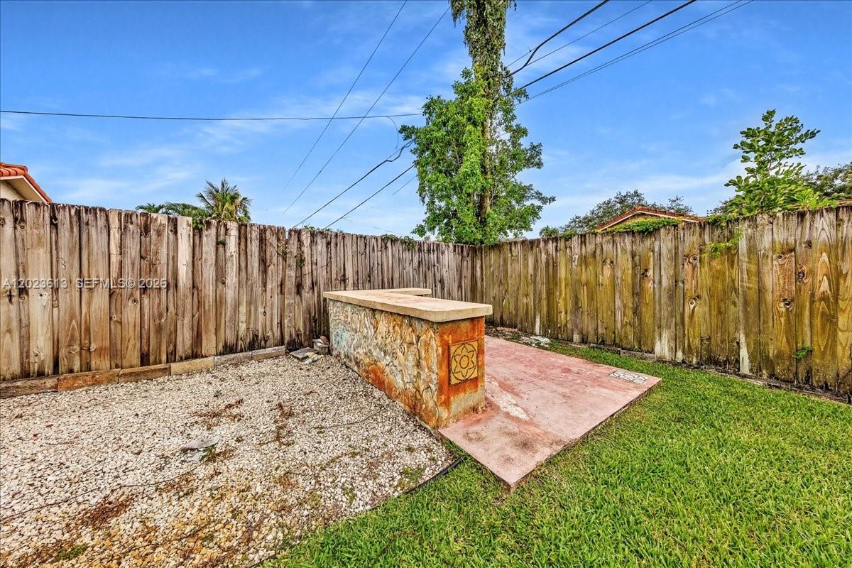 5260 SW 10th Ct
