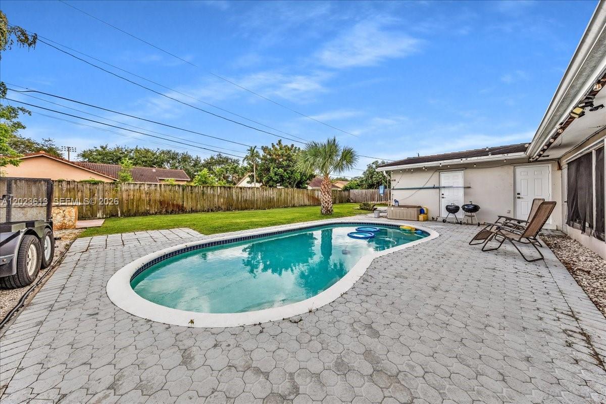 5260 SW 10th Ct