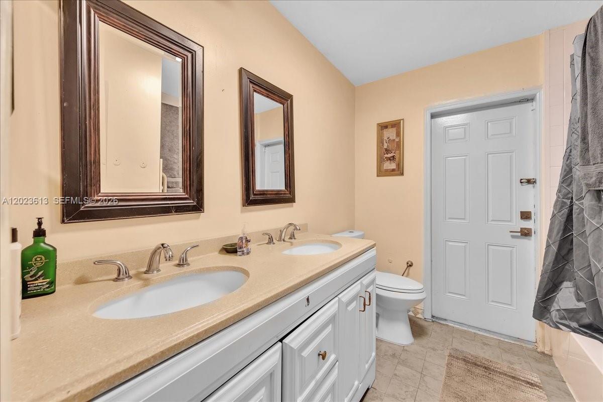 5260 SW 10th Ct