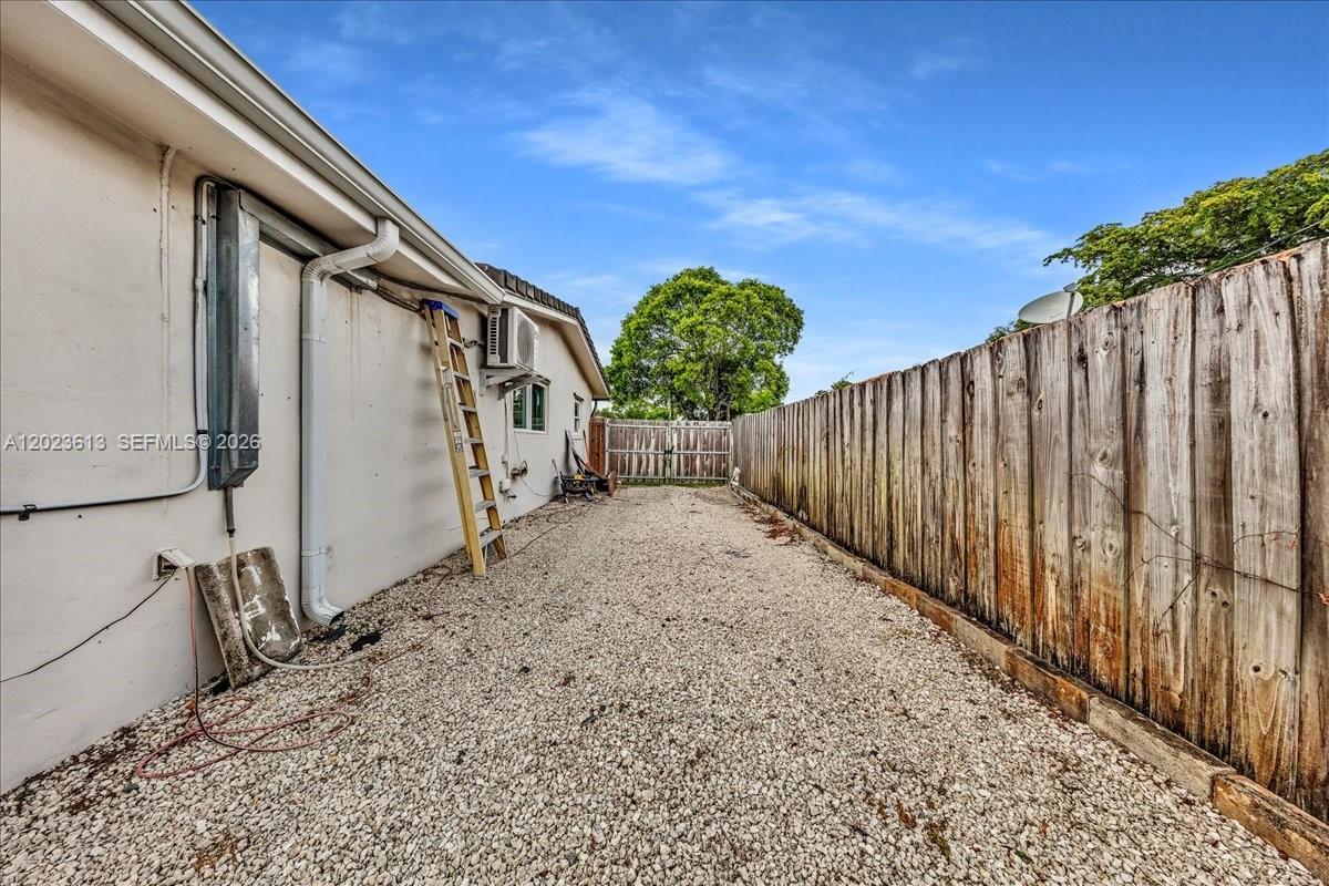 5260 SW 10th Ct