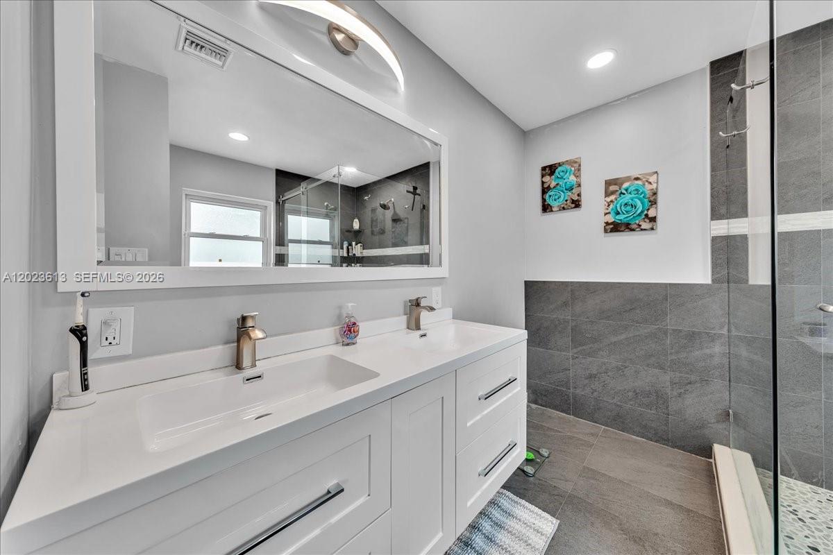 5260 SW 10th Ct