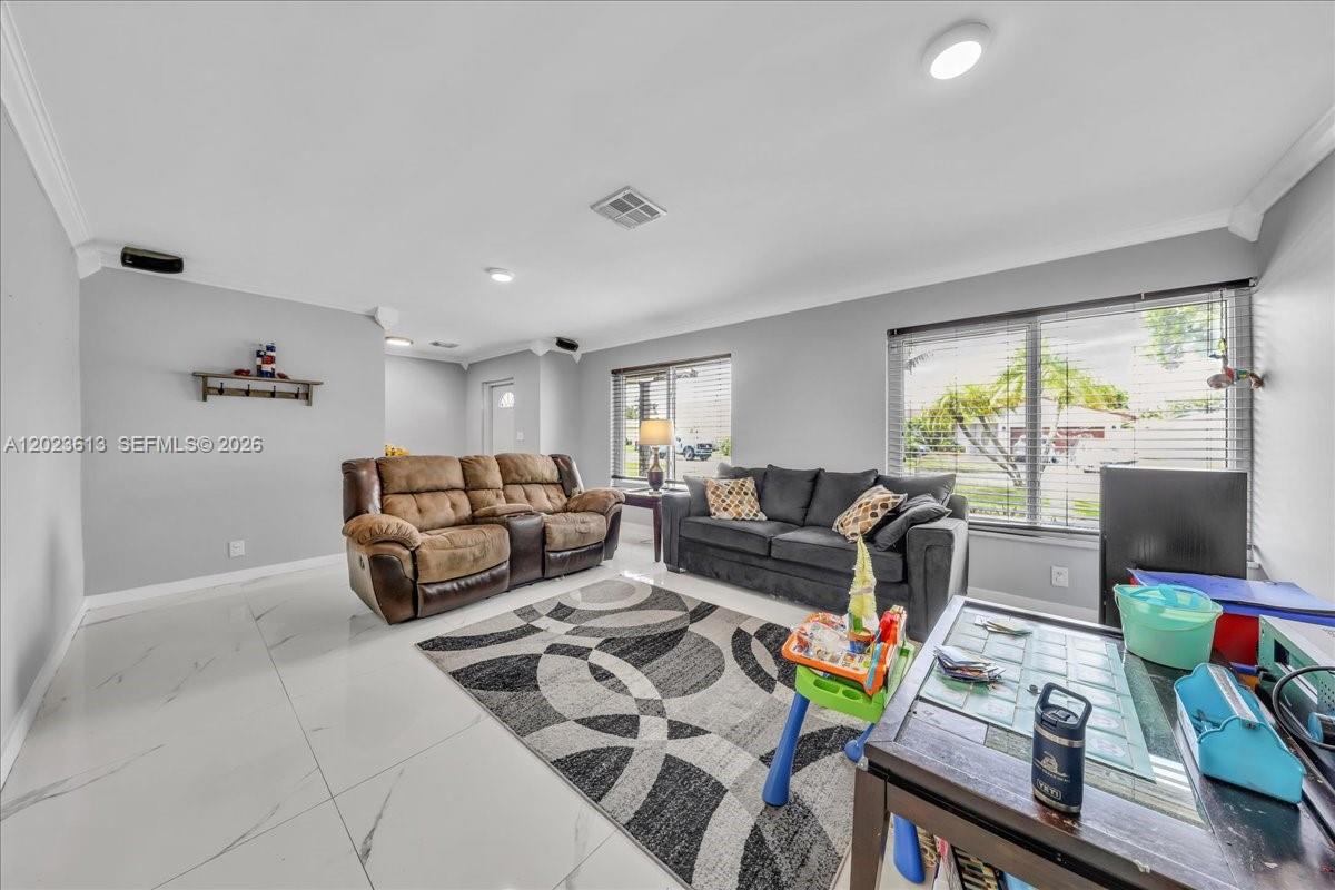 5260 SW 10th Ct