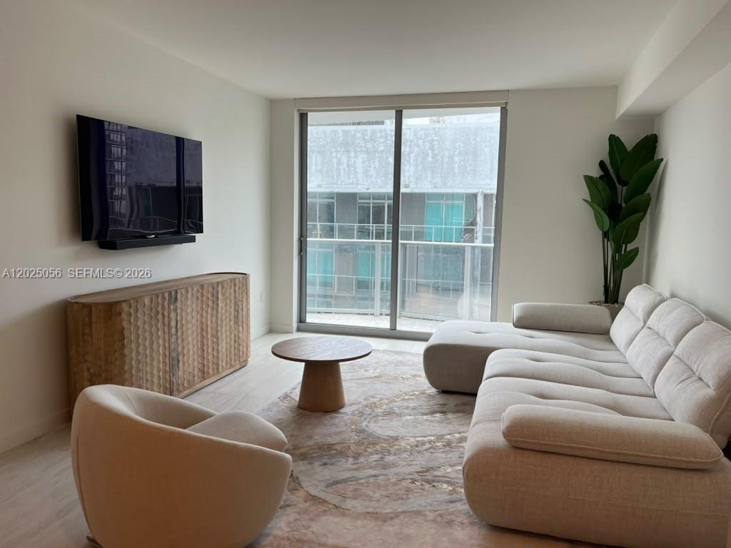 77 SE 5th St # 4208