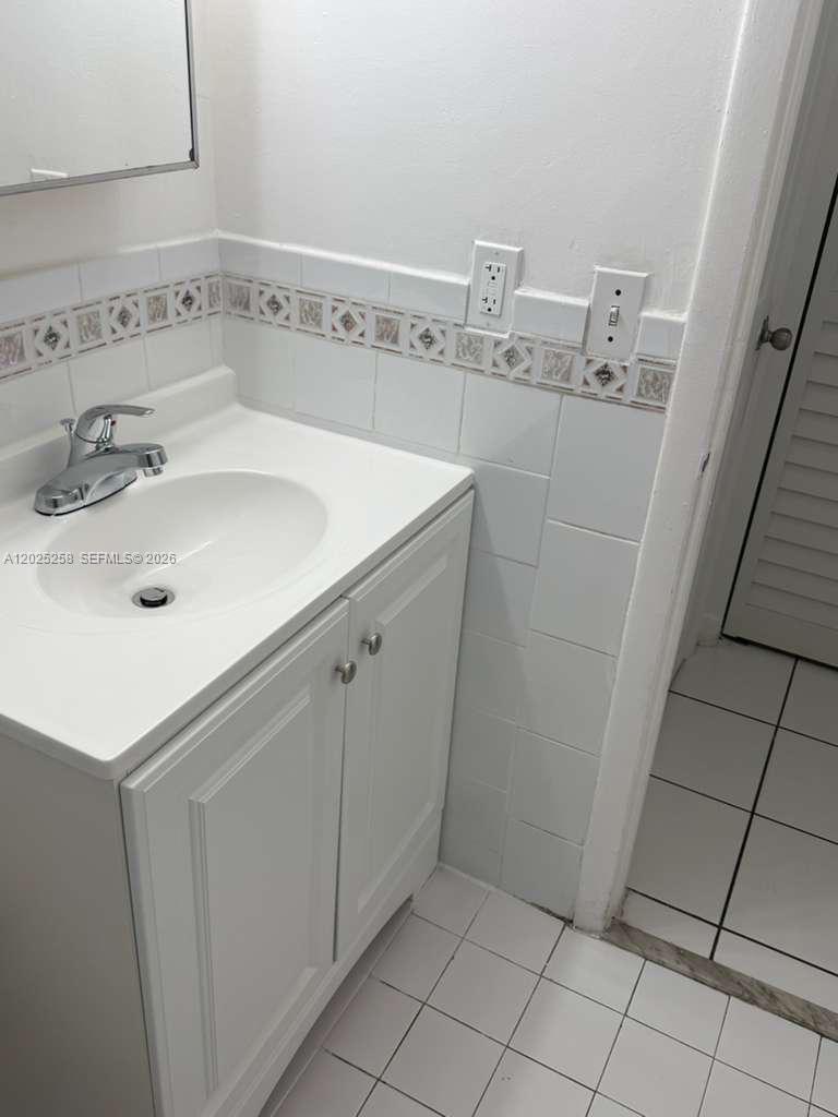 251 NW 177th St # 111 Unit: A-111