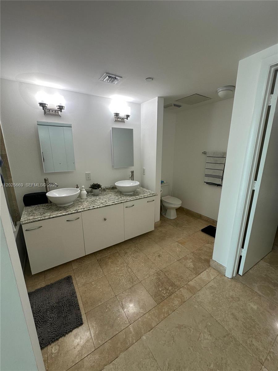 350 S Miami Ave Unit: 2302