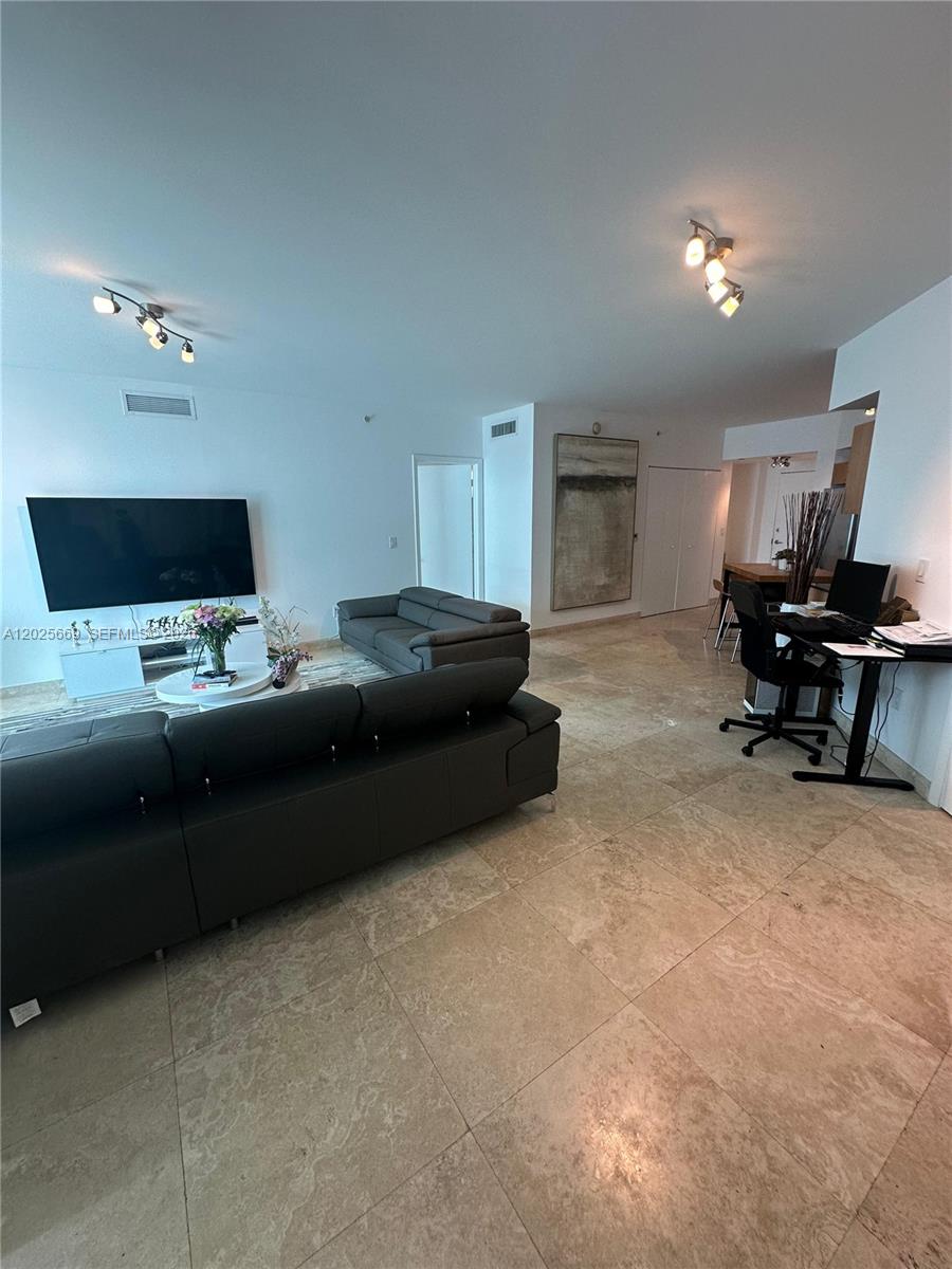 350 S Miami Ave Unit: 2302