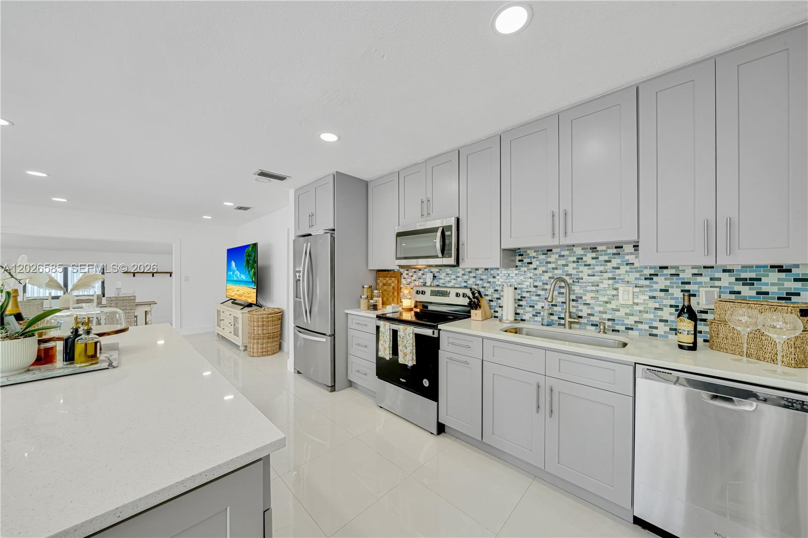 9265 Martinique Dr