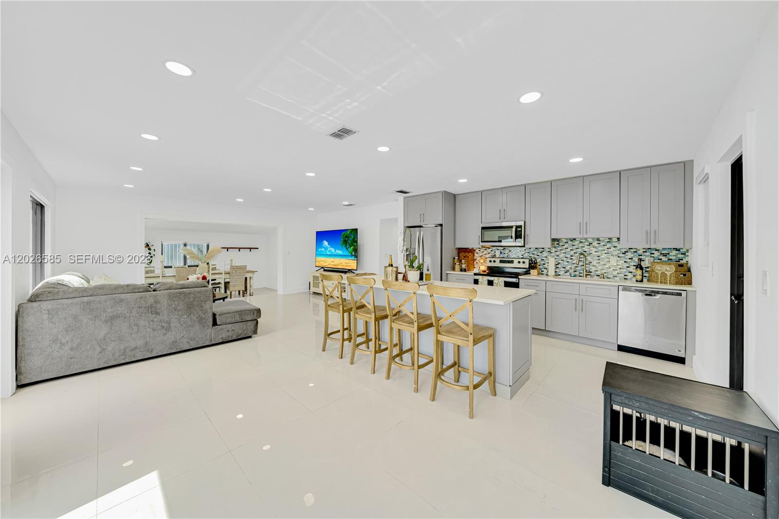 9265 Martinique Dr