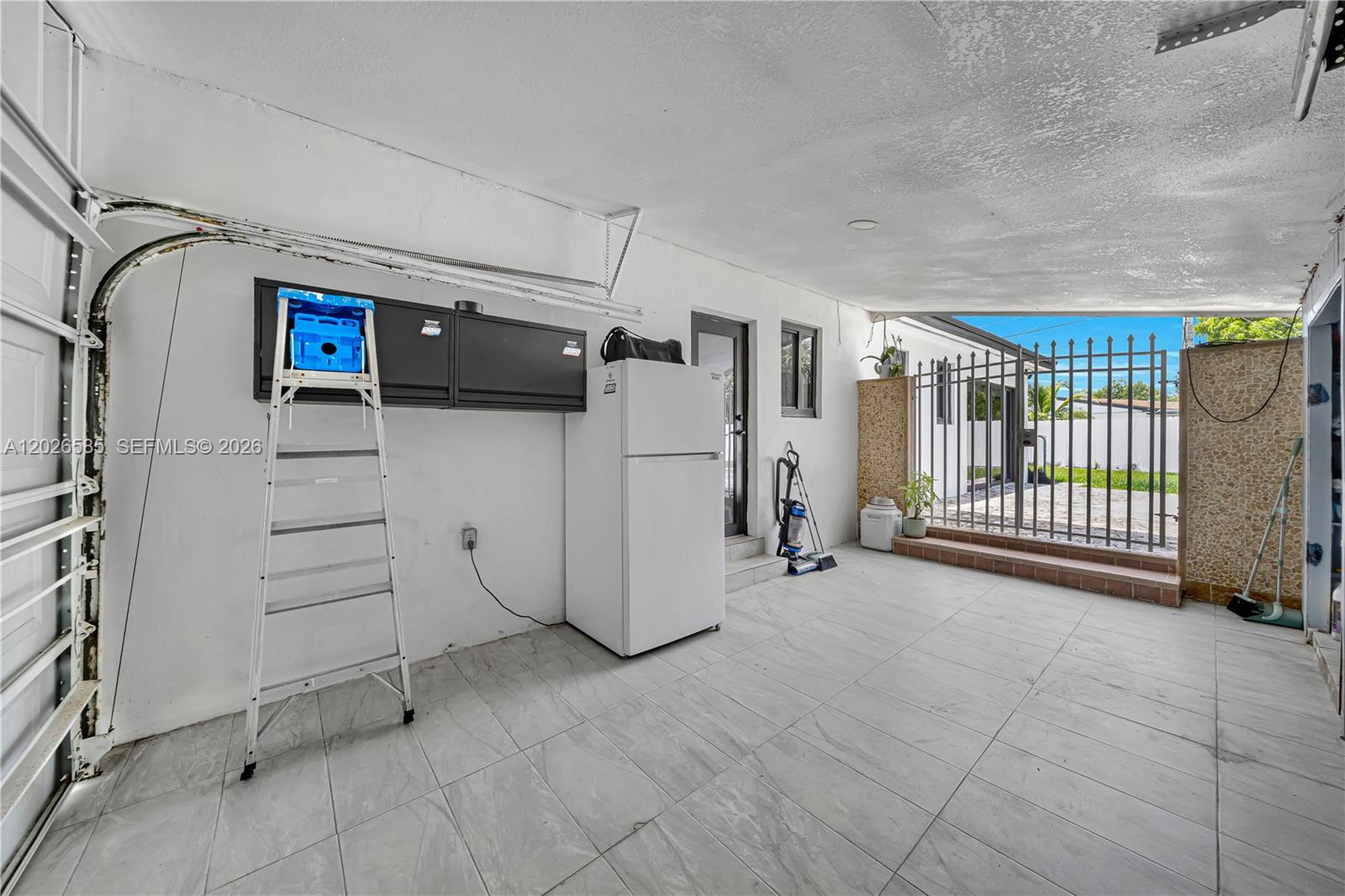 9265 Martinique Dr