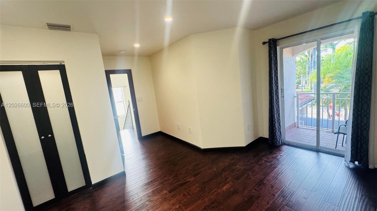 1094 Redwood St # 1094