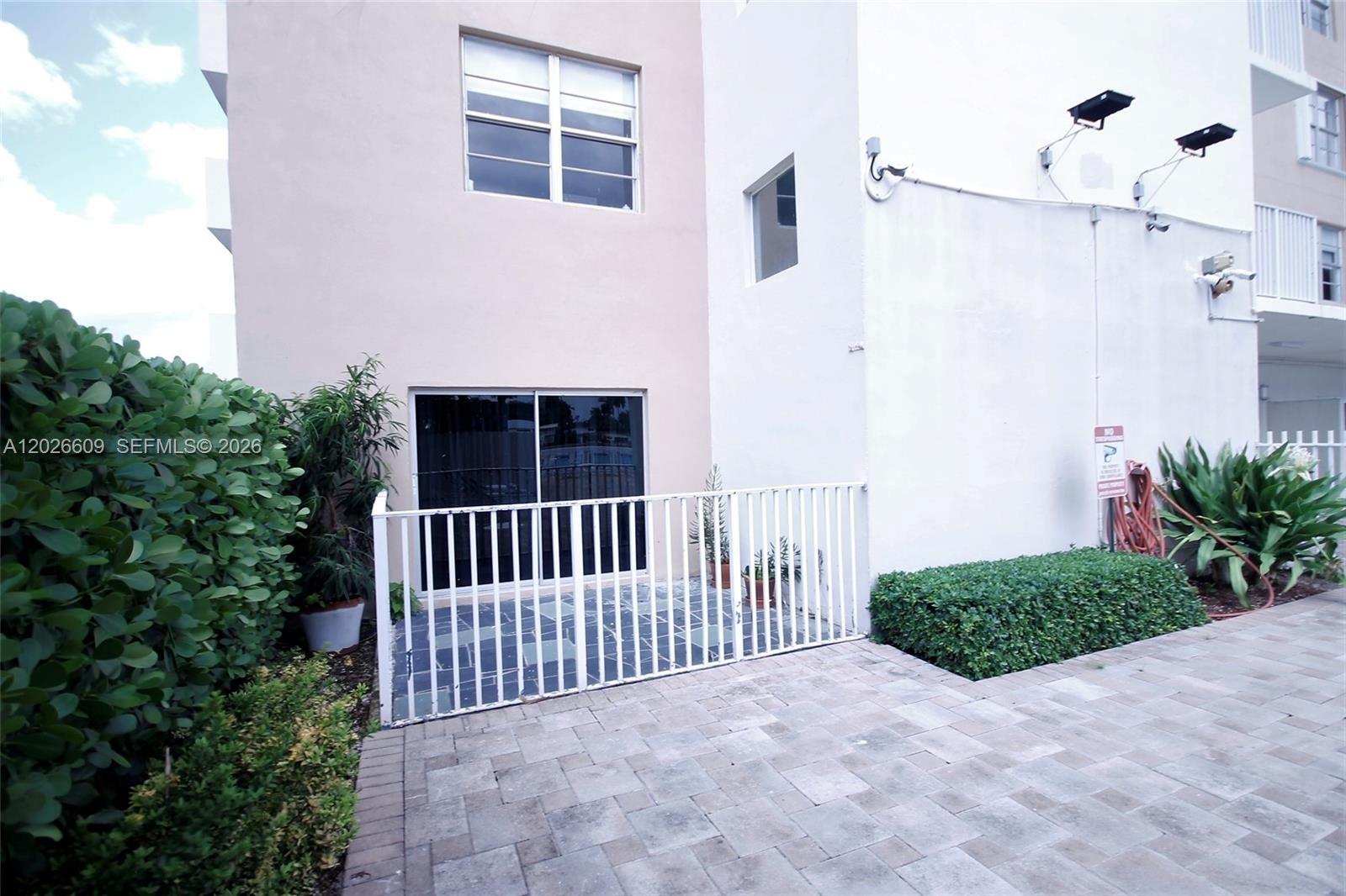 1455 N Treasure Dr # 1A