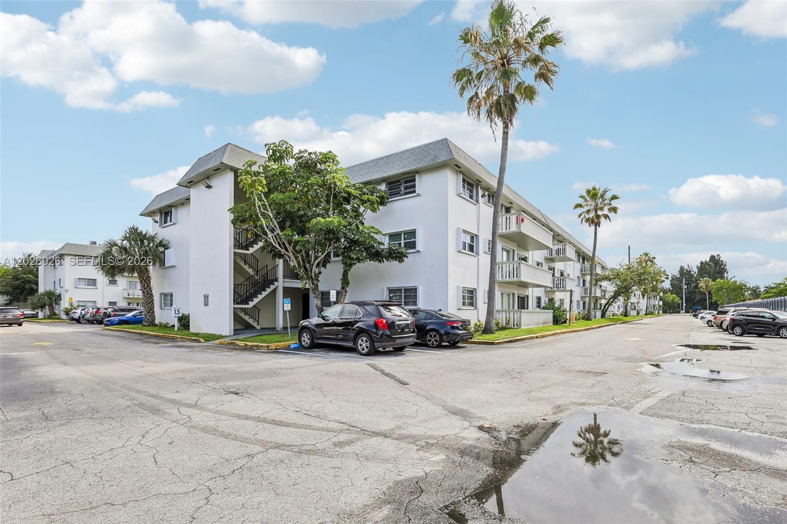 15225 NE 6th Ave # B208