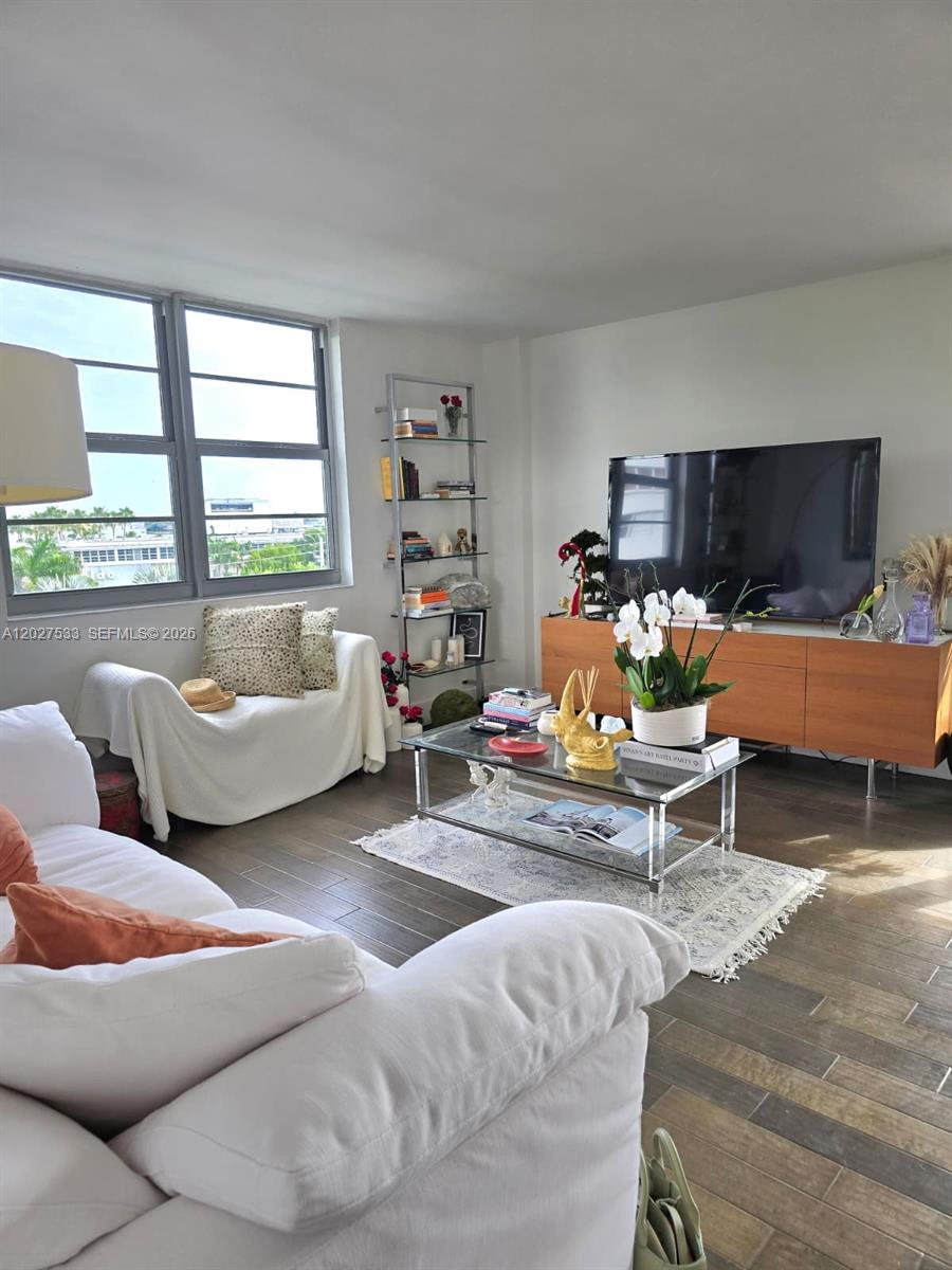5 Island Ave # 5J