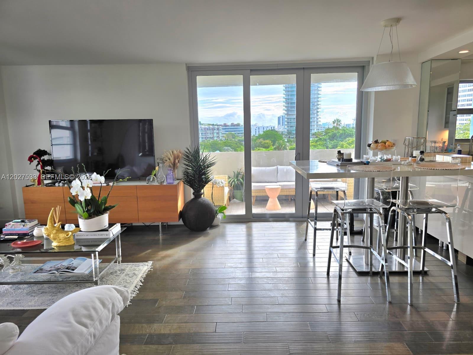 5 Island Ave # 5J