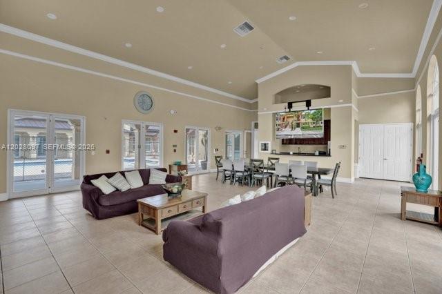 975 NE 34th Ave # 103