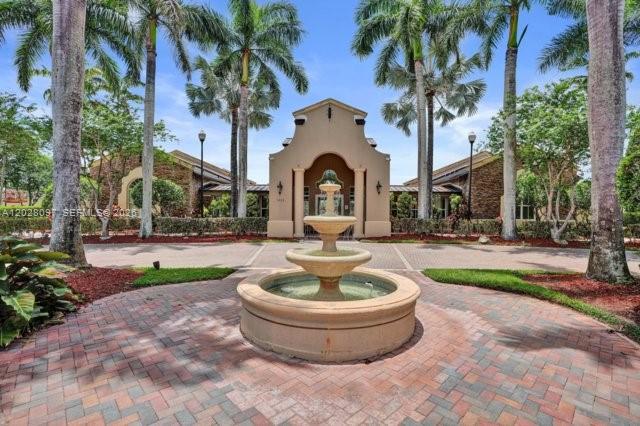 975 NE 34th Ave # 103