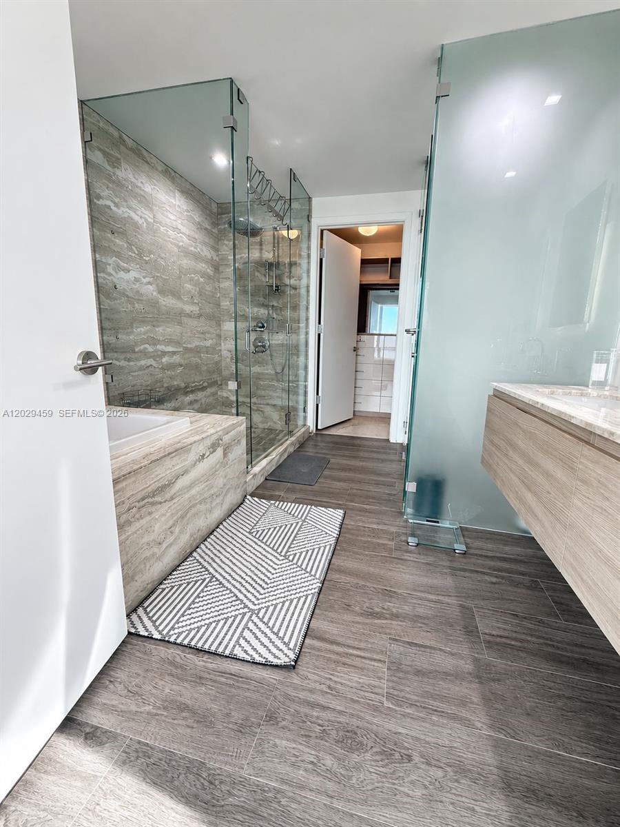 2900 NE 7th Ave # 707