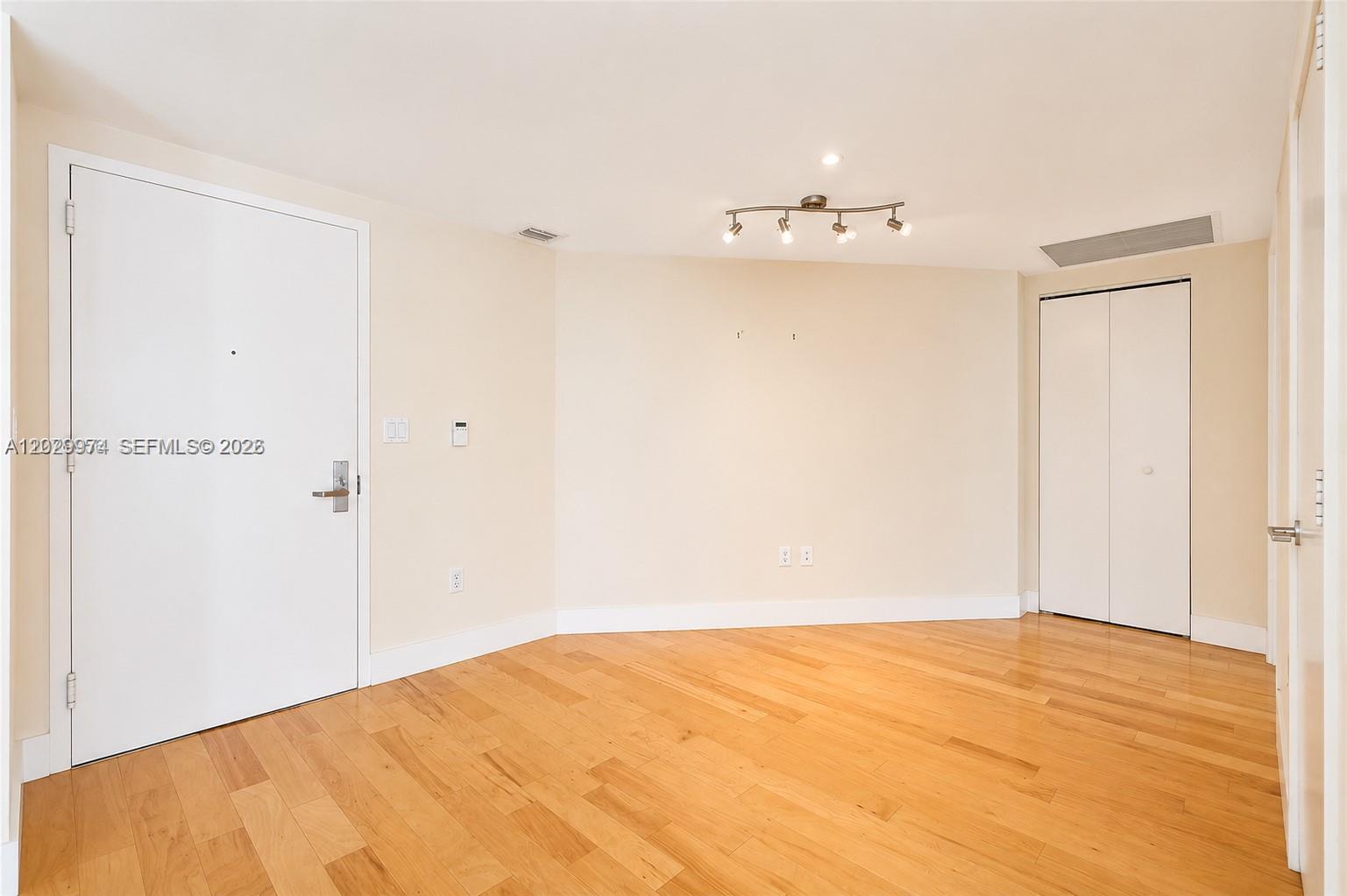 475 Brickell Ave # 2909