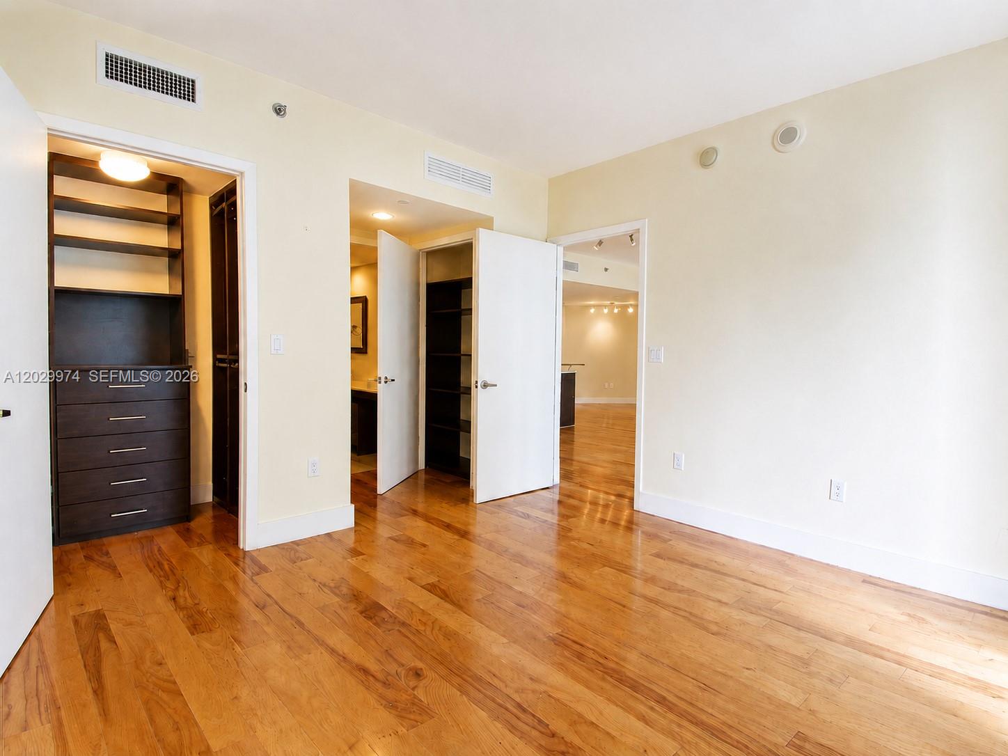 475 Brickell Ave # 2909