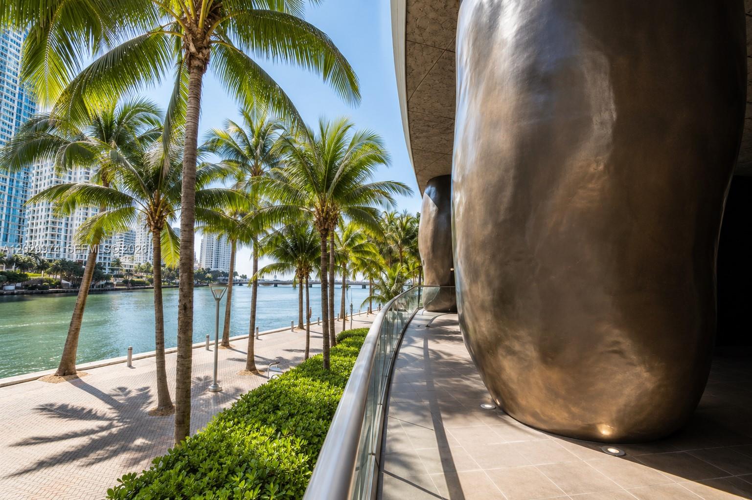 475 Brickell Ave # 2909
