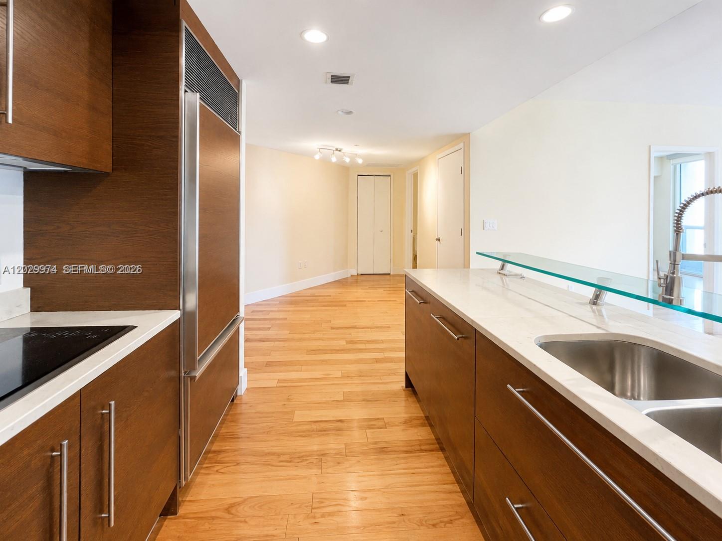 475 Brickell Ave # 2909