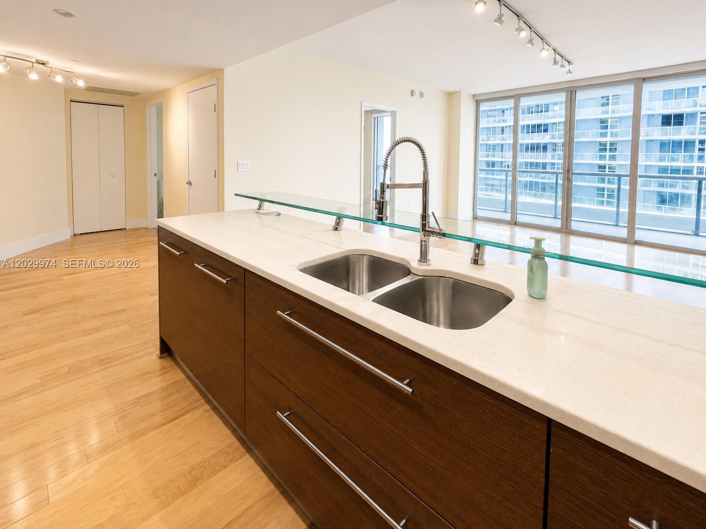475 Brickell Ave # 2909