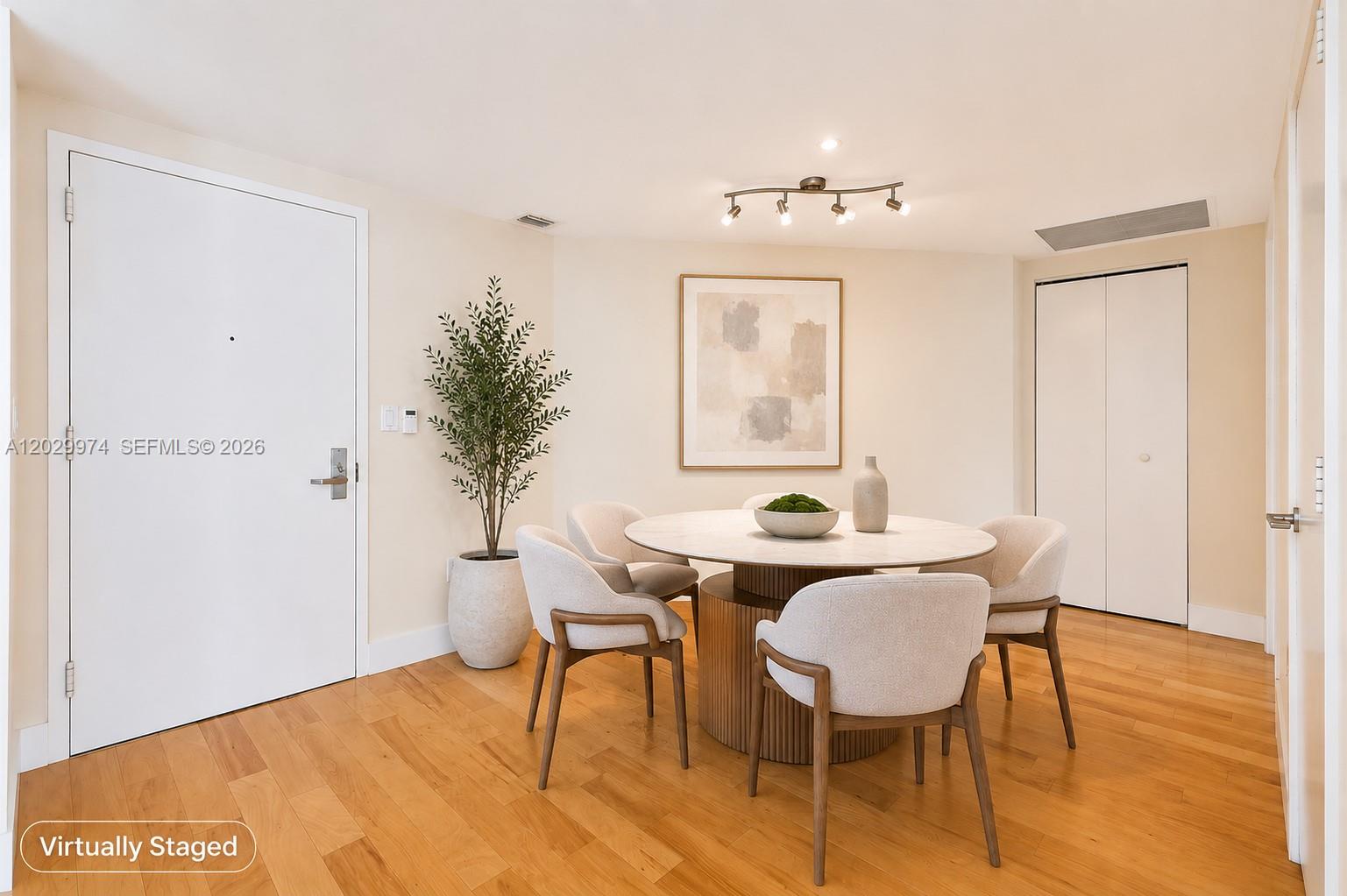 475 Brickell Ave # 2909