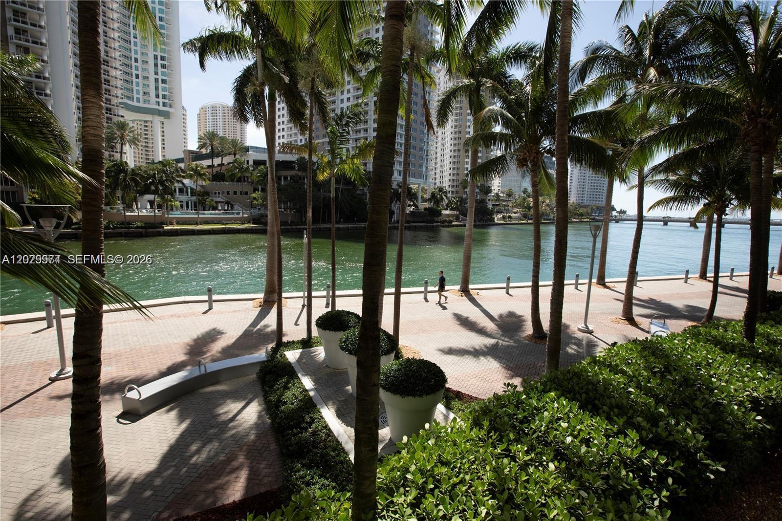 475 Brickell Ave # 2909