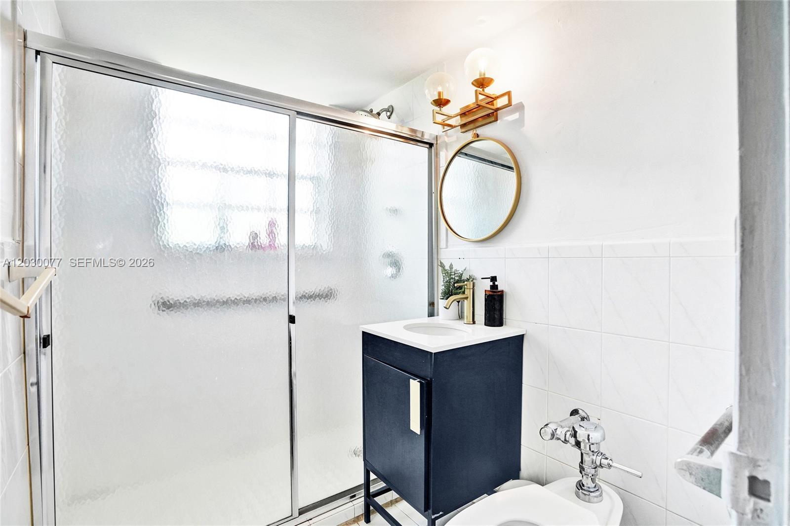 6484 Indian Creek Dr # 208