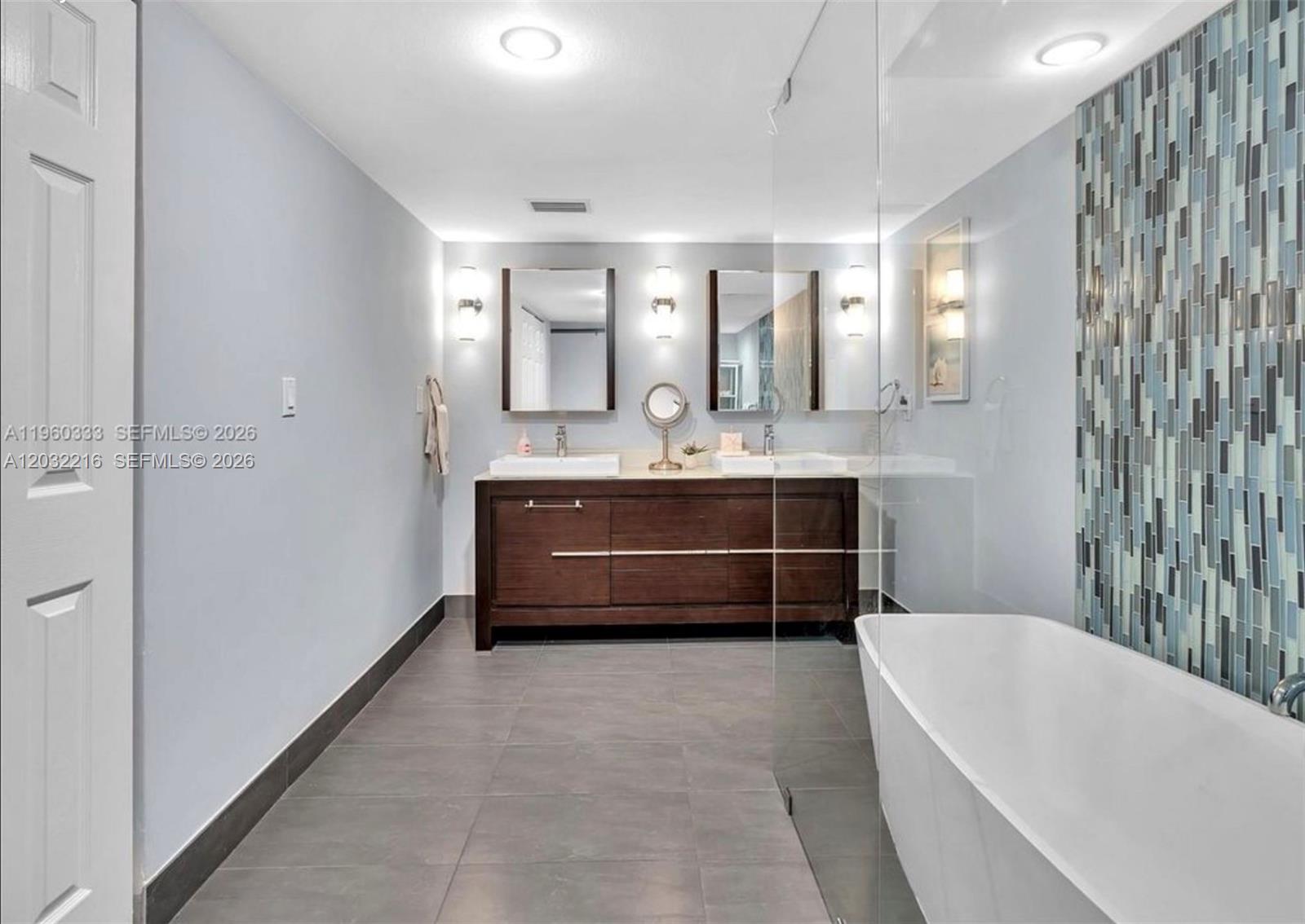 6423 Collins Ave # 409