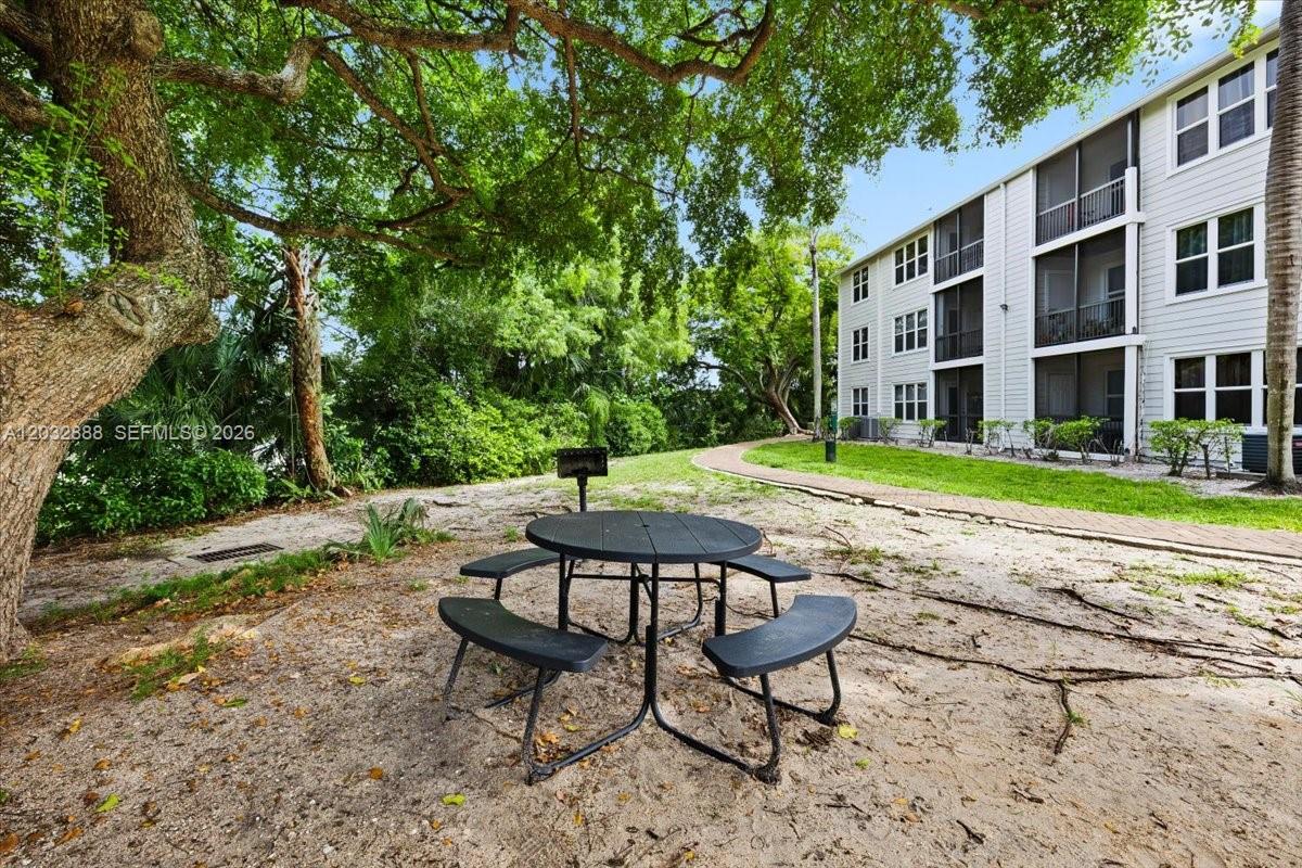 2303 N Congress Ave # 27