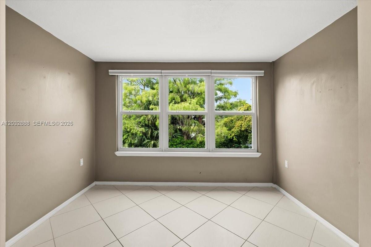 2303 N Congress Ave # 27