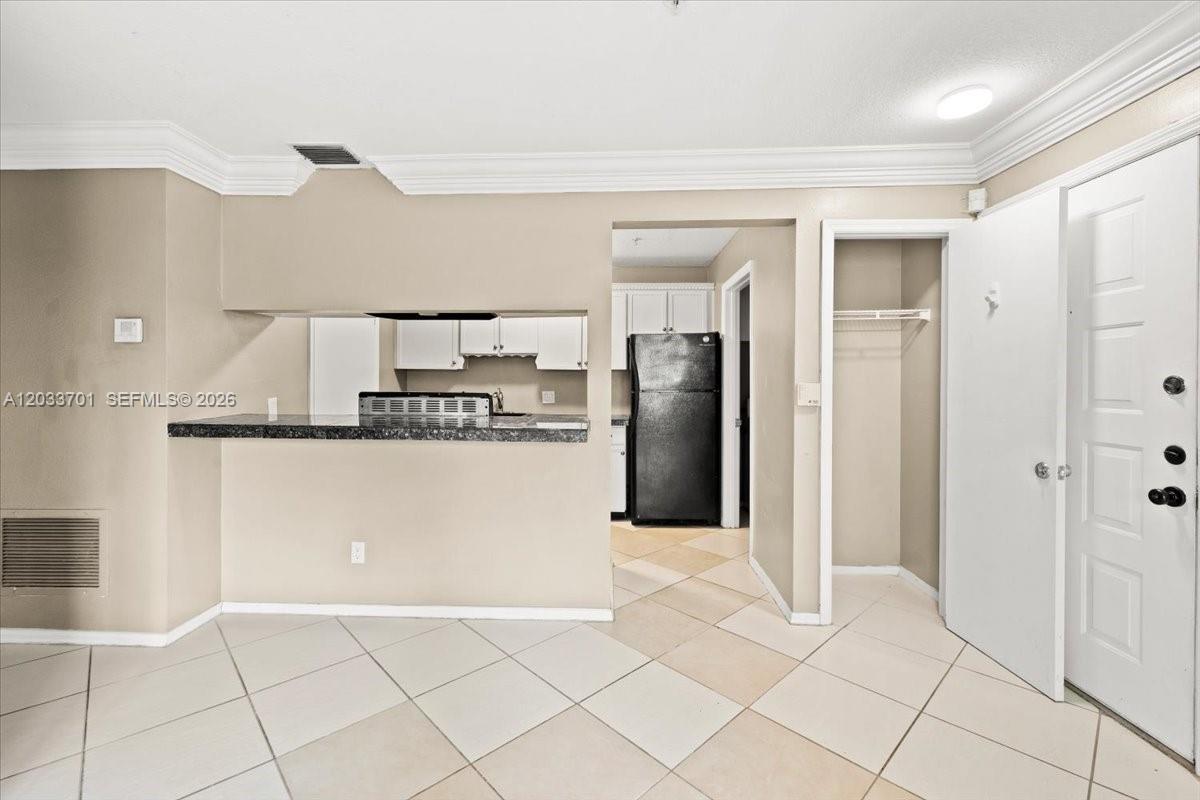 2303 N Congress Ave # 27