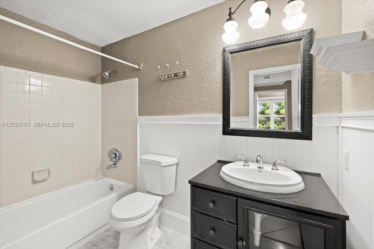 2303 N Congress Ave # 27