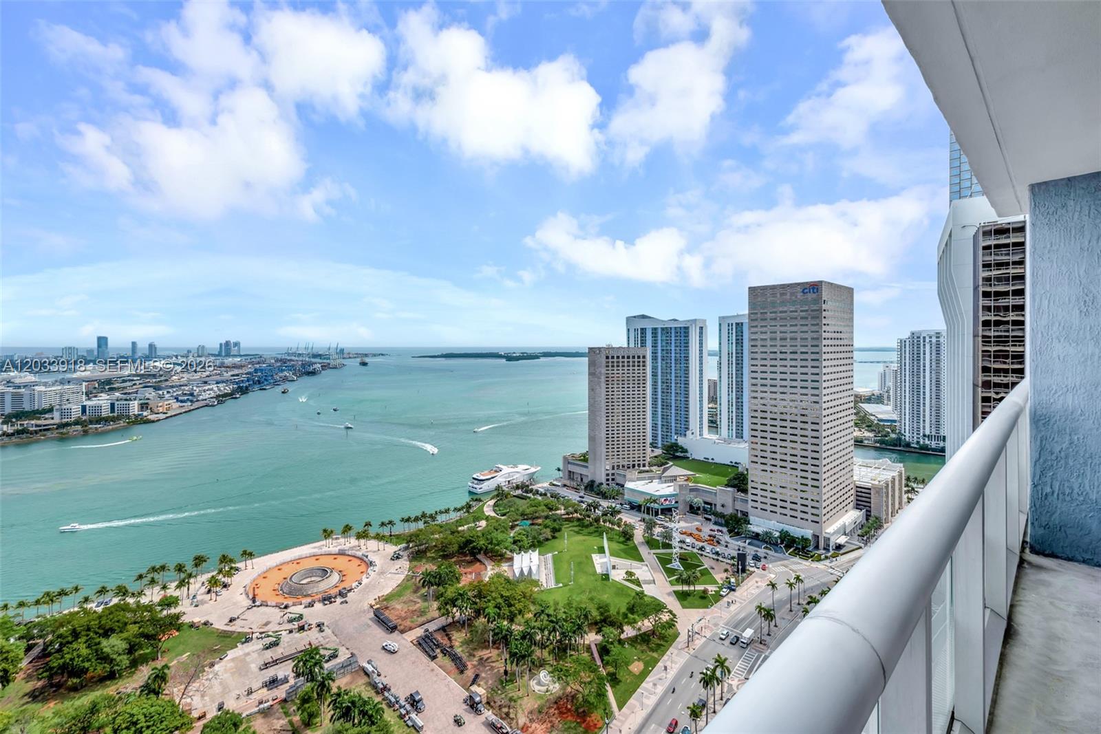 50 Biscayne Blvd # 3802