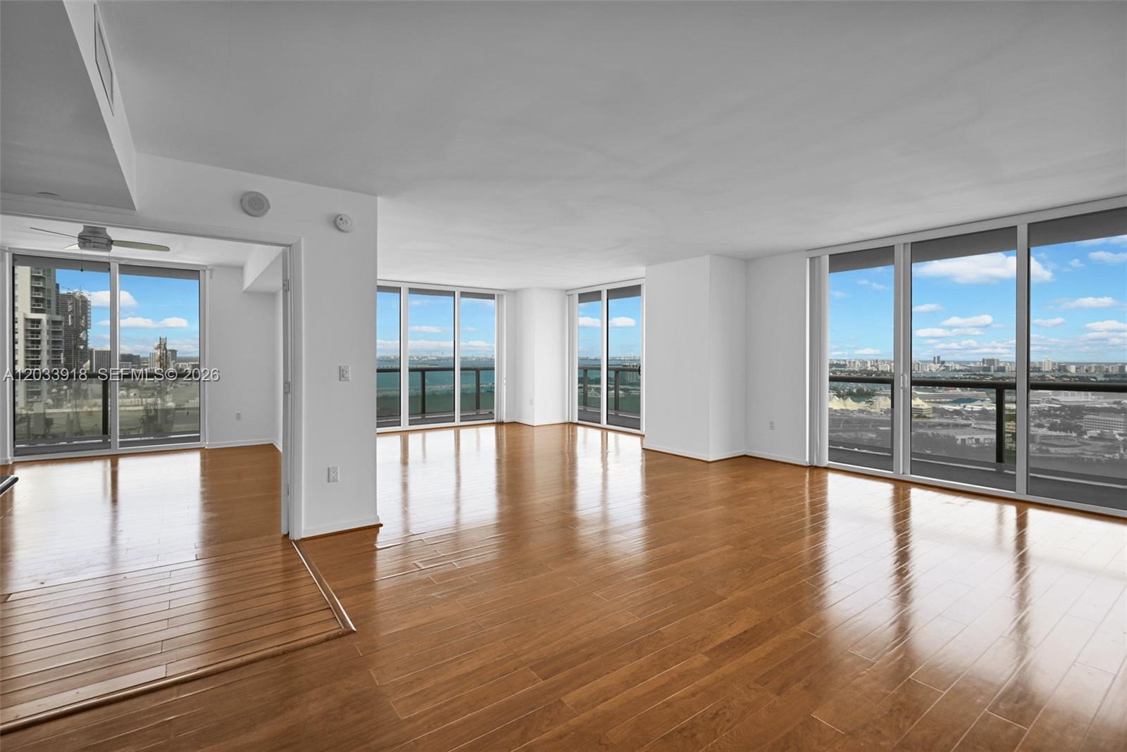 50 Biscayne Blvd # 3802