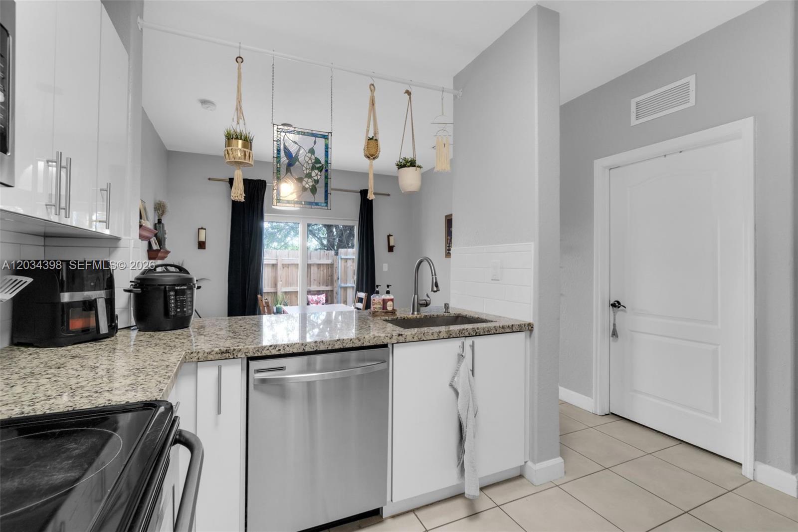 2551 SE 16th Ter # 101