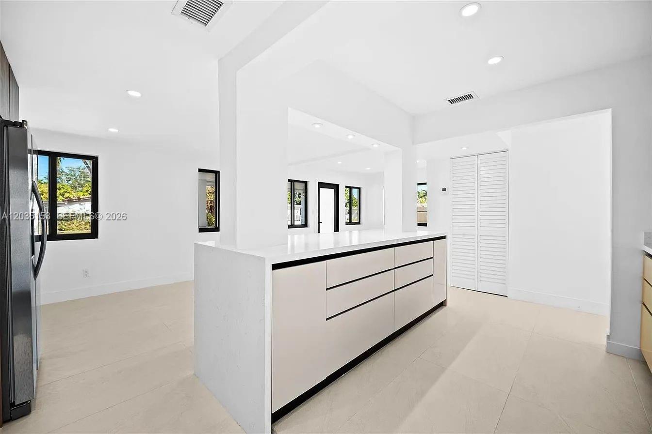 10000 SW 43rd St