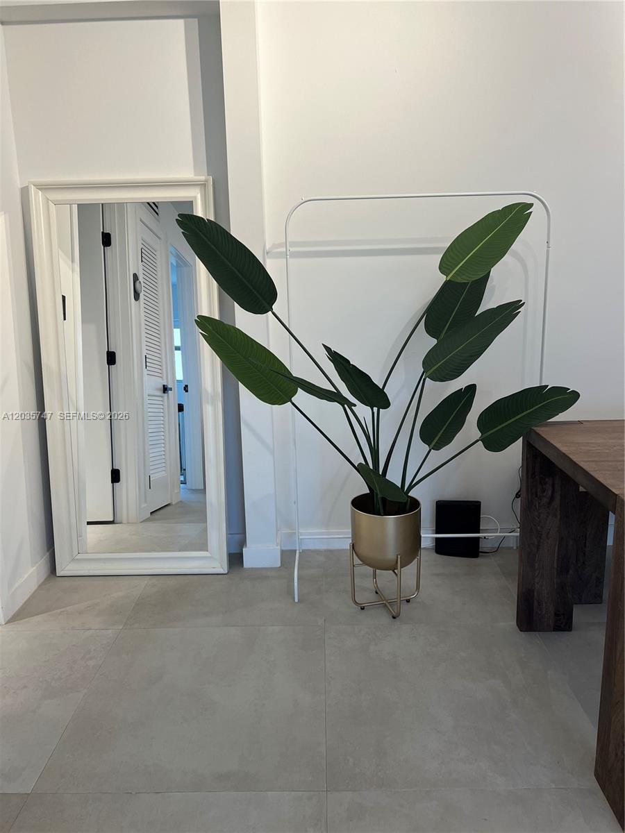 240 Collins Ave # 4A