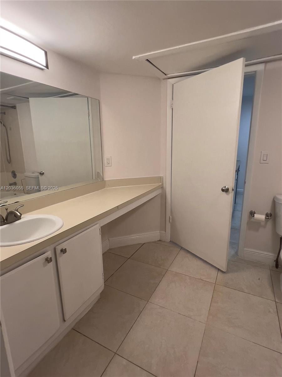 2880 N Oakland Forest Dr # 107